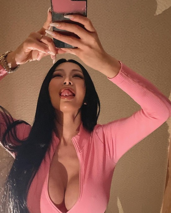 제시, 또 파격 노출 글래머..한껏 드러낸 몸매 자신감