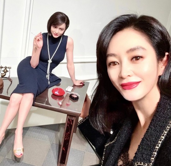 나 이대 나온 여자야..김혜수, 타짜 정마담 인형 선물 받았다