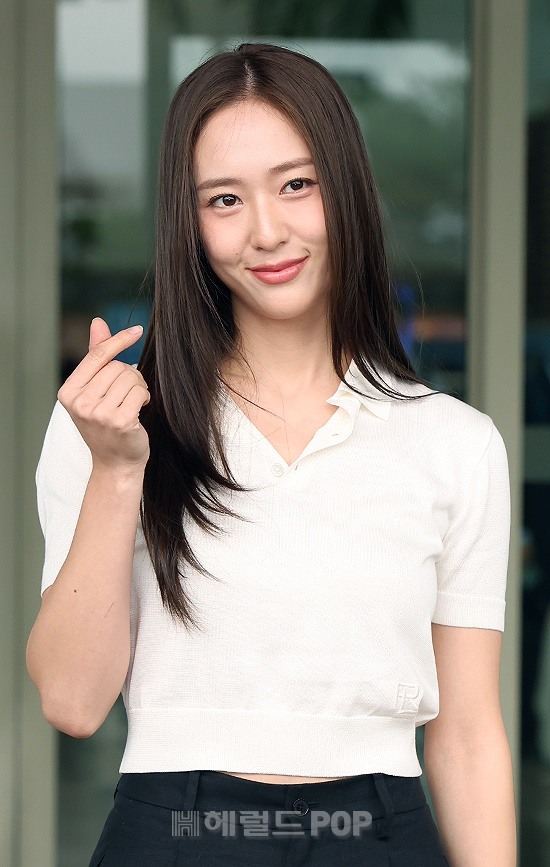 [포토]크리스탈, 촉촉한 봄비하트