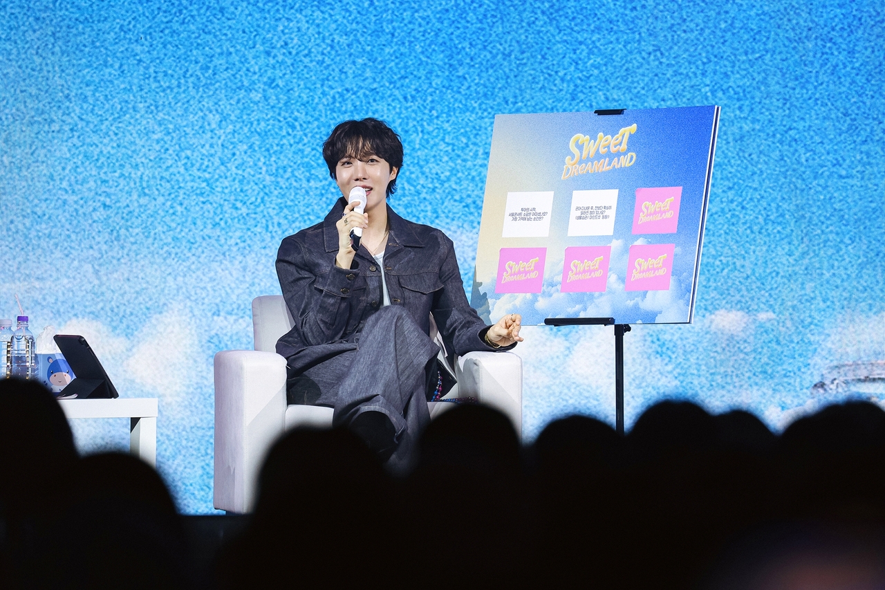 BTS 제이홉, 무려 12시간 라이브 방송..팬들과 함께한 ‘Sweet Dreams’ 맞이