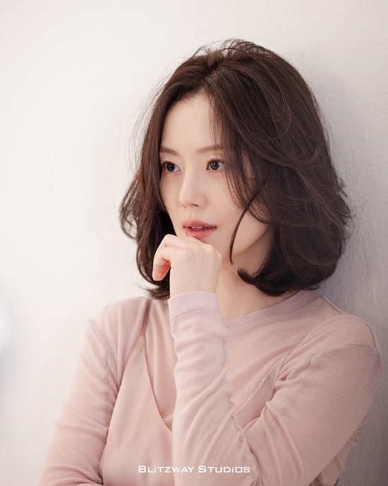 문채원, 샤랄라 봄의 여신..볼살 쏙 빠지고 더 우아해진 근황