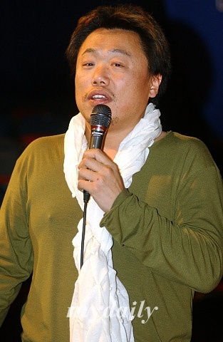 백재현, 준청각장애 판정 ; 각고의 뮤지컬 연출 화제