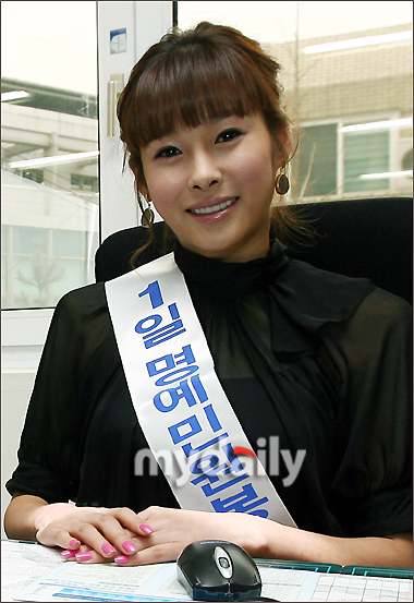 [MD포토] 현영, 납세의무 잘 지켜야죠