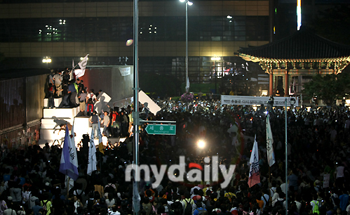 [MD포토] 컨테이너 못넘어가는게 아니라 안넘어간다