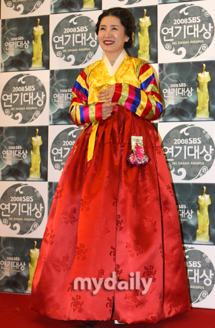 [MD포토] 김자옥, 드레스 대신 단아한 한복