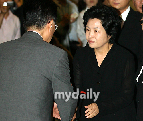 [MD포토] 권양숙 여사 나라의 큰 별이 졌네요
