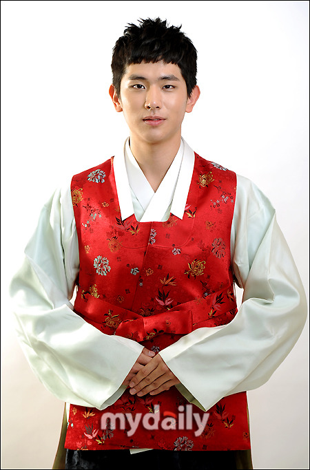 [MD포토] 지윤호 김태희, 눈만 마주쳐도 영광 [설 한복인사]