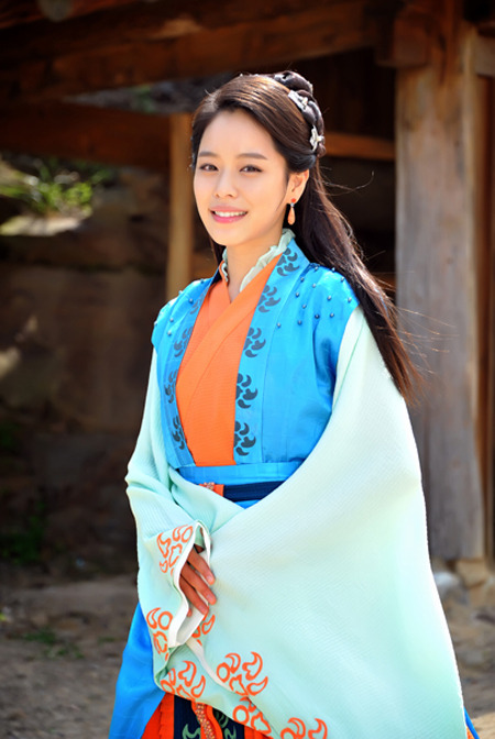무신 1인 2역 홍아름, 월아와 안심은 정반대의 인물