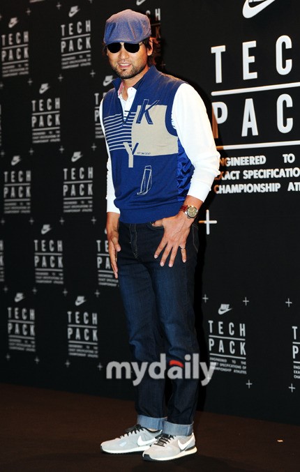 [MD포토] 박찬호 골프 패션 어때요?