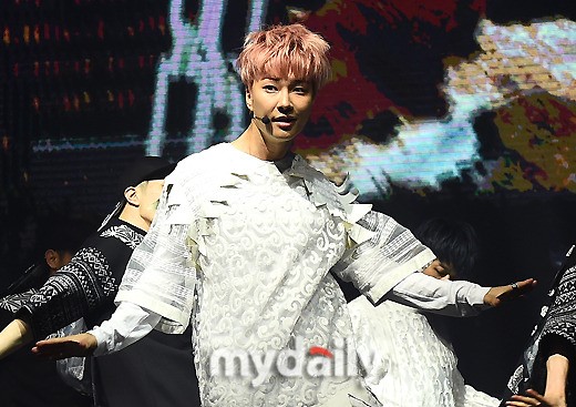 [MD포토] 보이프렌드 정민 화려한 헤어스타일