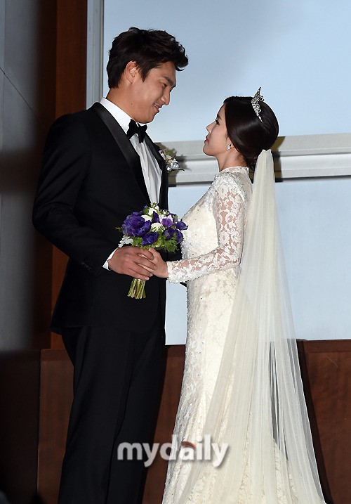 [MD포토] 이동현 아름다운 신부와 화보급 결혼
