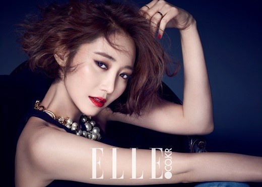 고준희, 입술·네일 깔맞춤 메이크업 화보 매혹적 비주얼