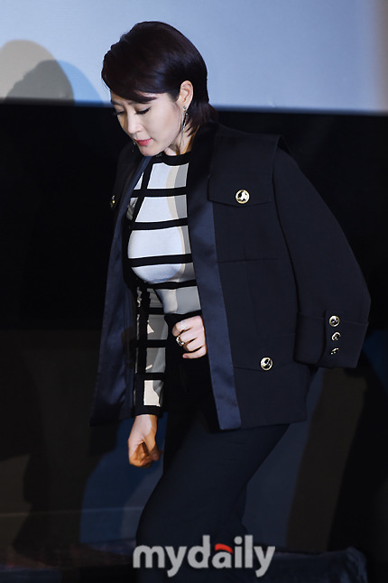[MD화보] 김혜수, 터질듯한 육감 볼륨 옷 뚫고 나올 기세