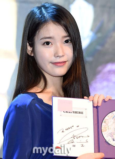 [MD포토] 아이유 제제논란에도 무사히 팬사인회 마쳐
