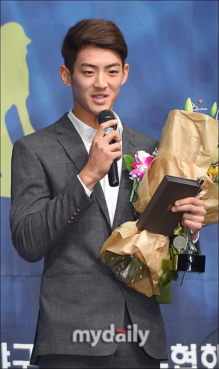 박병호-구자욱, 레전드들이 뽑은 2015 최고의 선수-신인 영예(종합)