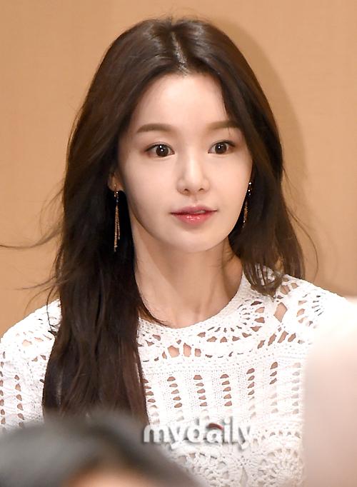 [MD화보] 나이 멈춘 남규리, 주름 하나 없이 팽팽한 피부
