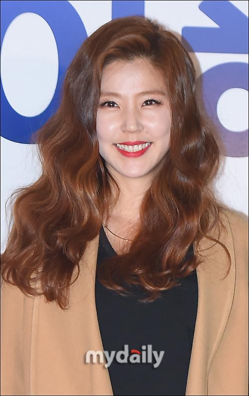 [MD포토] 이윤미, 오늘 헤어는 미스코리아 스타일