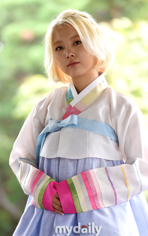 [MD포토] 레이디스코드 주니, 럭셔리한 한복 자태