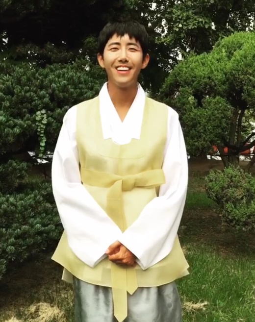 꽃도령이 따로 없네…아이돌 요리왕 광희가 전하는 추석 인사