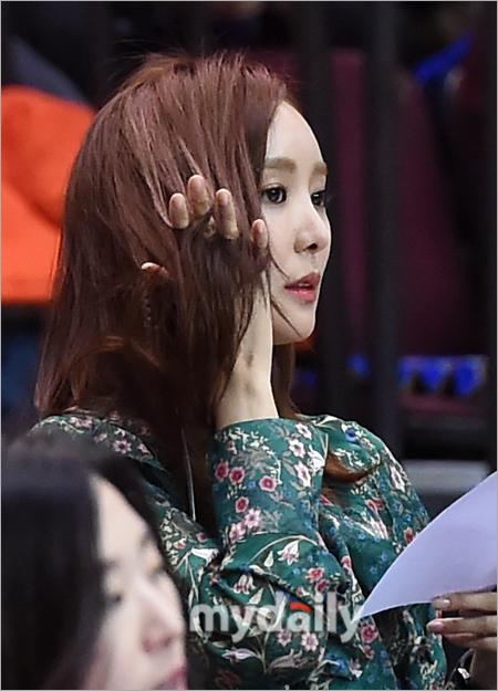 [MD포토] 박지영 머리빗 처럼 가냘픈 손가락