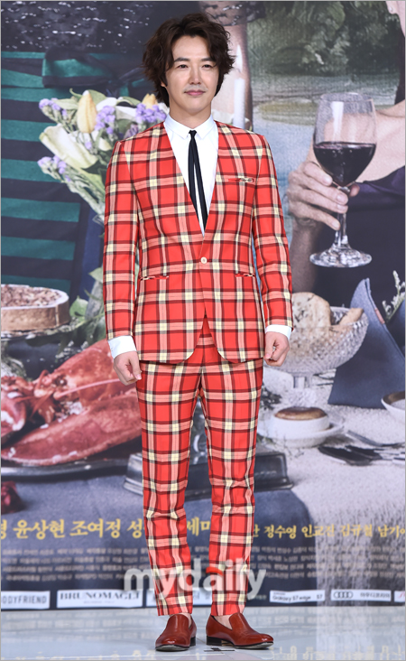 [MD포토] 윤상현 톡톡 튀는 체크 수트
