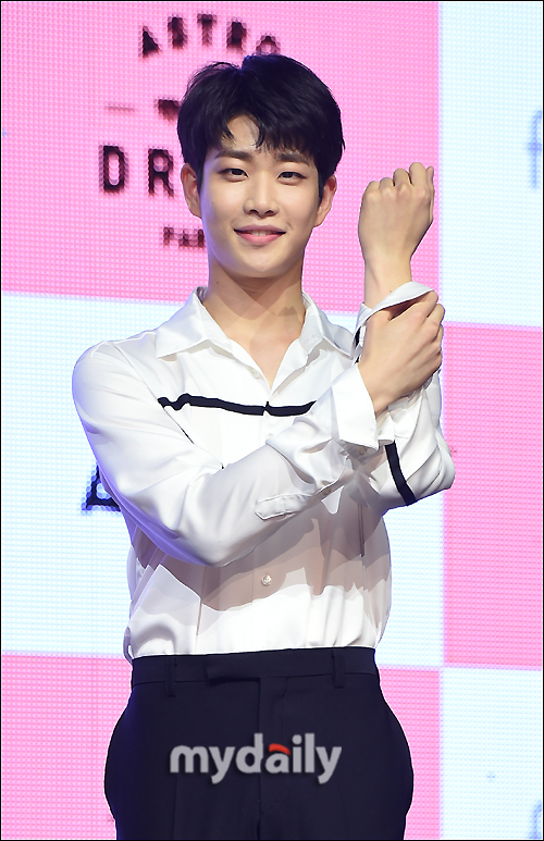 [MD포토] 아스트로 엠제이, 남성미 한가득