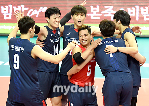 [MD포토] 한국 '체코 상대로 짜릿한 승리의 기쁨'