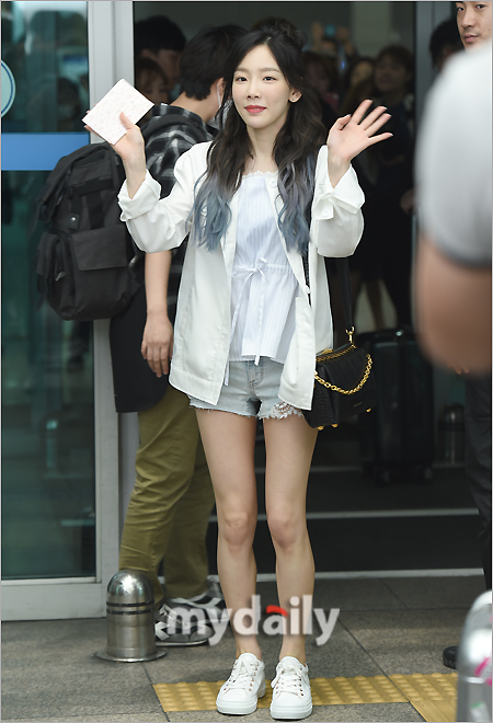 [MD포토] 태연 출국하며 팬 손편지 읽을께요
