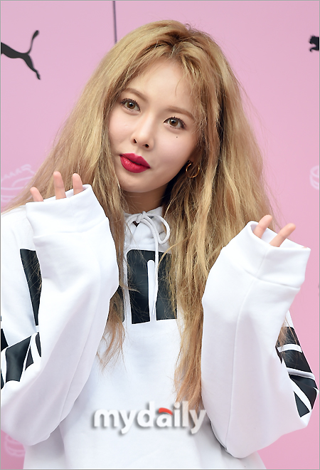 [MD화보] 에센스 좀 발라야겠어…현아, 잔뜩 헝클어진 헤어