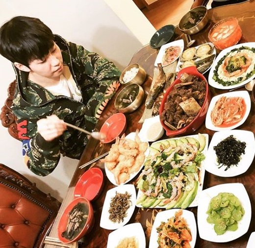 딘딘을 위한 어머니의 밥상,일식(食)15찬(饌)...임금님 수라상 수준이네