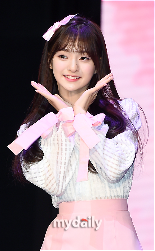 [MD화보] 쯔위 동생 아냐?…프로미스나인 나경, 시선 끄는 미모