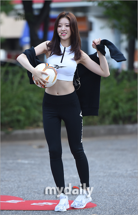 [MD포토] 리브하이 가빈 미스코리아 몸매 레깅스로 뽐내