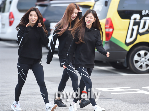 [MD포토] 프로미스나인 나경 새롬 채영 아육대 출근 합니다