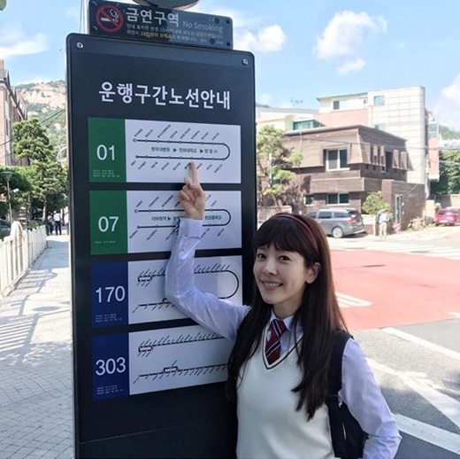 교복도, 완벽 소화…아는 와이프 한지민, 고등학생으로 변신