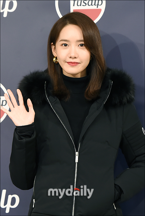 [MD화보] 살집 생기니 어려 보이죠?…윤아, 통통해진 볼살