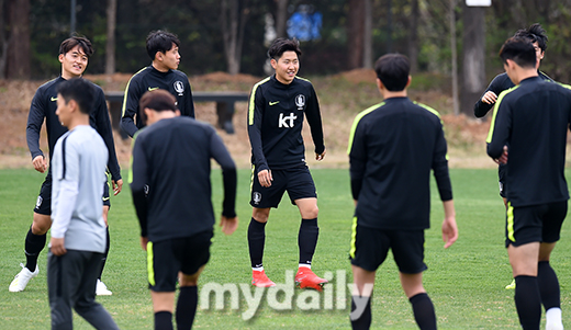 [MD포토] 이강인 '동료들과 즐거운 훈련'