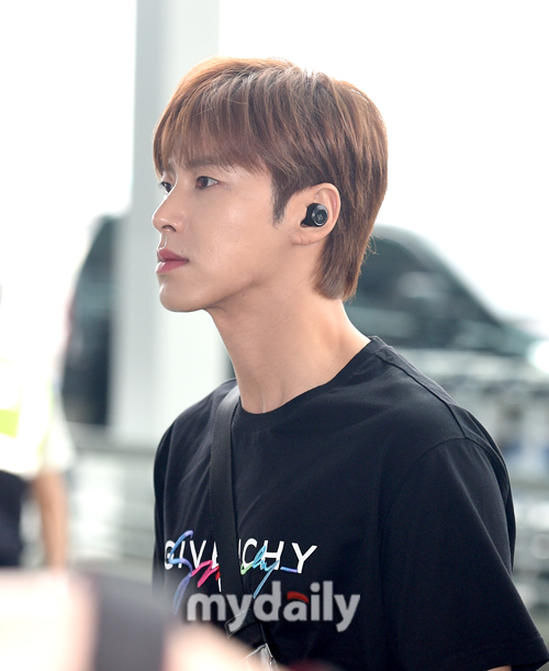 [MD포토] 유노윤호 조각같은 옆모습