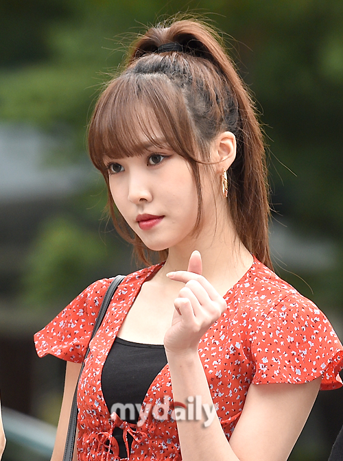 [MD포토] 여자친구 유주 사랑의 손하트