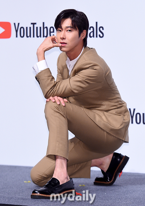 [MD포토] 유노윤호 추억의 연습생 포즈