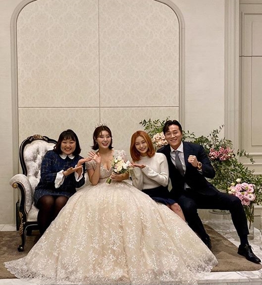 여보, 나 집에 안갈래♥…나비, 중학교 동창과 결혼소감 웨딩드레스 자태 [종합]