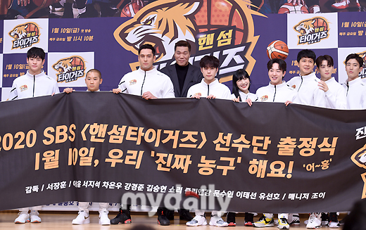 [MD포토] 서장훈 감독과 함께하는 핸섬타이거즈 출정식