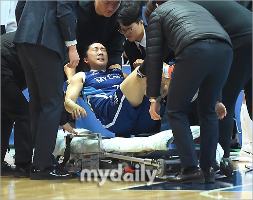 [MD포토] 김애나 데뷔 경기에 부상 교체