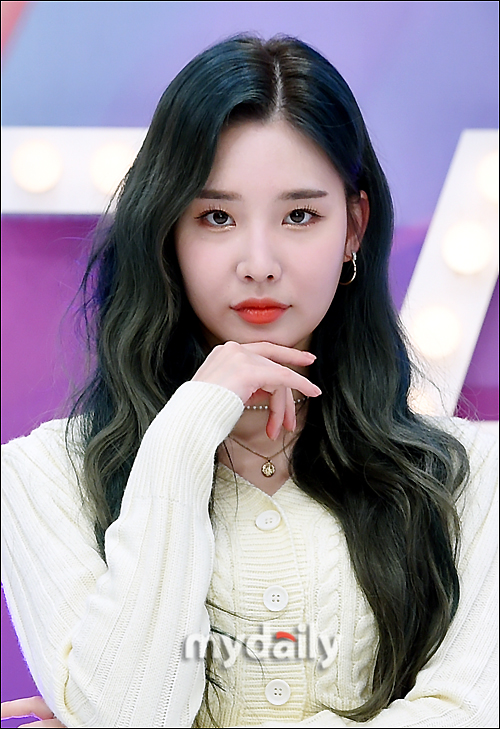 [MD포토] 페이버릿 서연, 카리스마 눈빛 교환