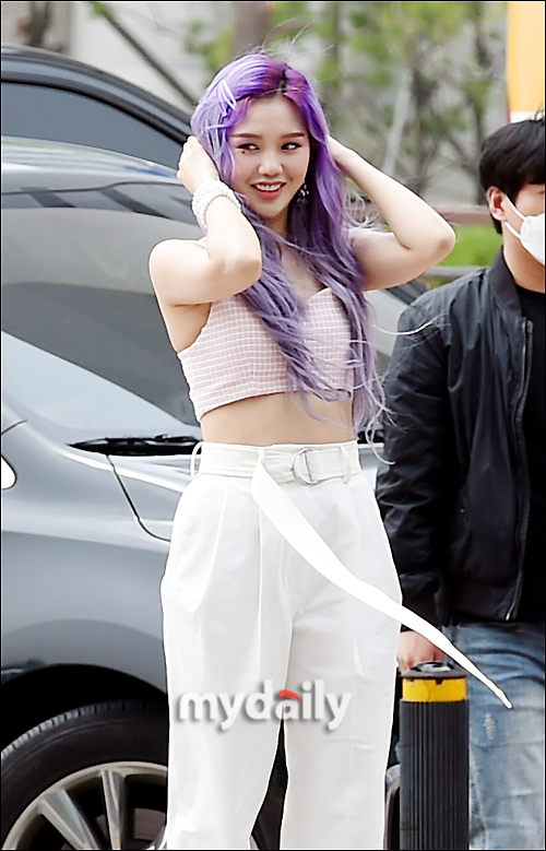 [MD포토] 오마이걸 미미, 바람에 날리는 보라빛 헤어