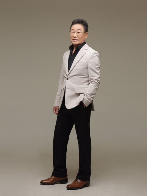 ‘아침마당’ 황영주, ‘회장님 가수’ 사연+무대압도 가창력에 시청자 뭉클