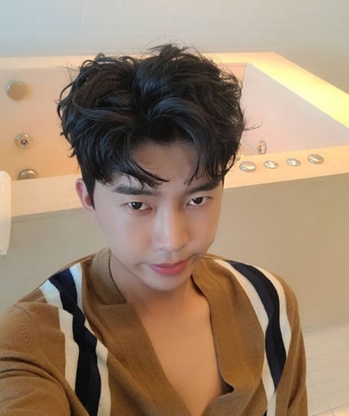 임영웅, 위에서 찍어야 예쁜 머리 “귀엽고 멋있고 섹시해”[데일리SHOT]