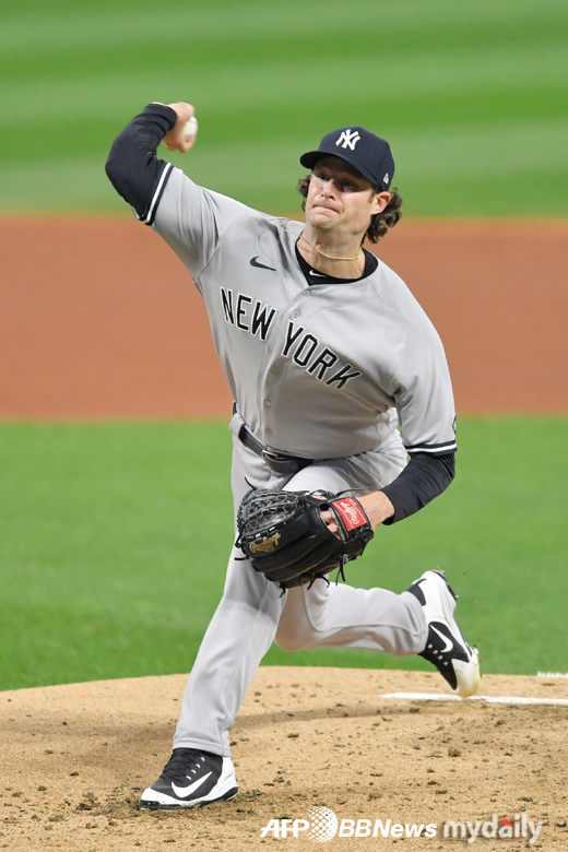 게릿 콜 13K-홈런 4방 NYY, CLE 12-3 완파…1차전 기선제압