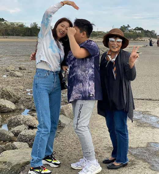 우리 민이랑 데이트…오윤아, 子와 함께 행복한 시간 [데일리SHOT]