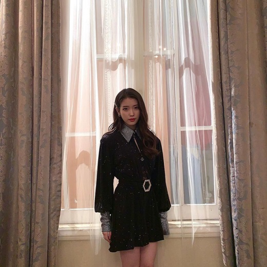 아이유, 사랑스러운 매력 가득…매혹적인 셀러브리티