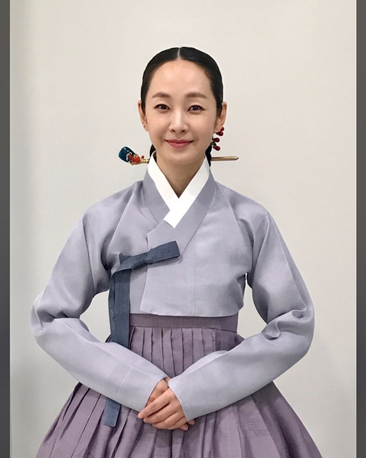 명세빈, 여전히 단아한 한복 자태 새해 복 많이 받으시길